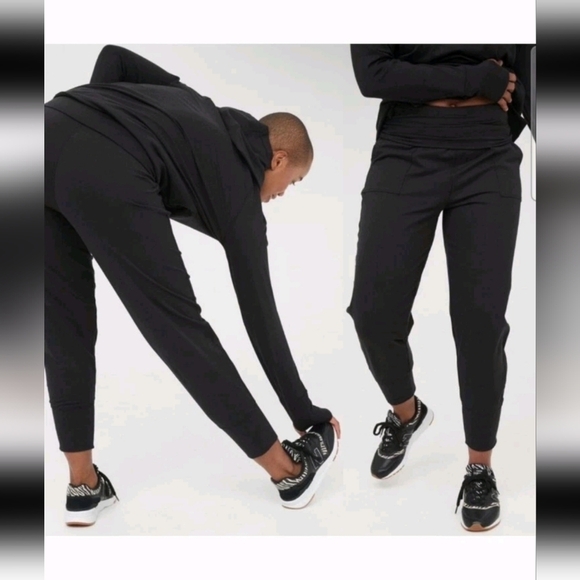 OFFLINE By Aerie Womens Black The Hugger Jogger M - Picture 1 of 12